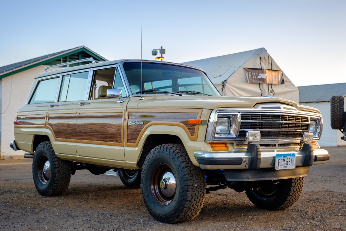 Jeep Grand Wagoneer Vigilante 4x4