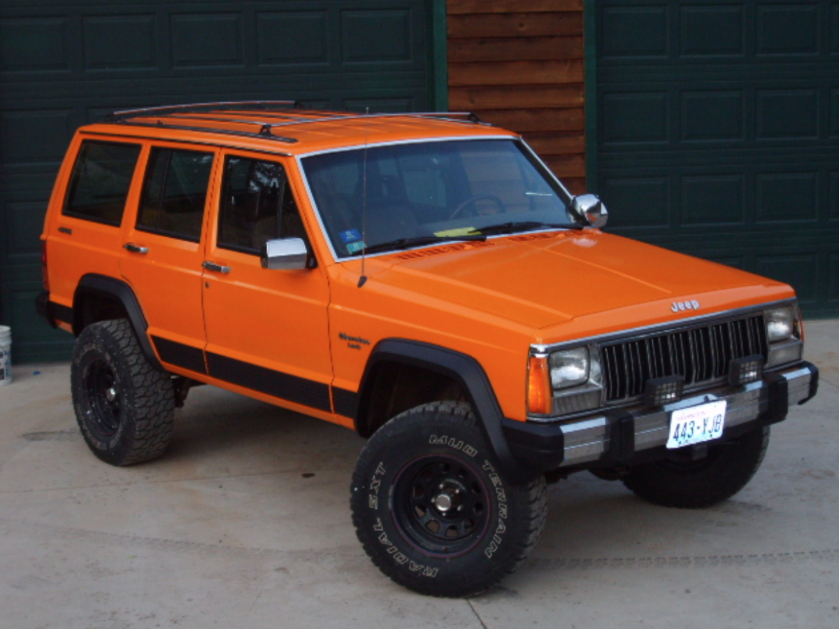Jeep Cherokee XJ оранжевый