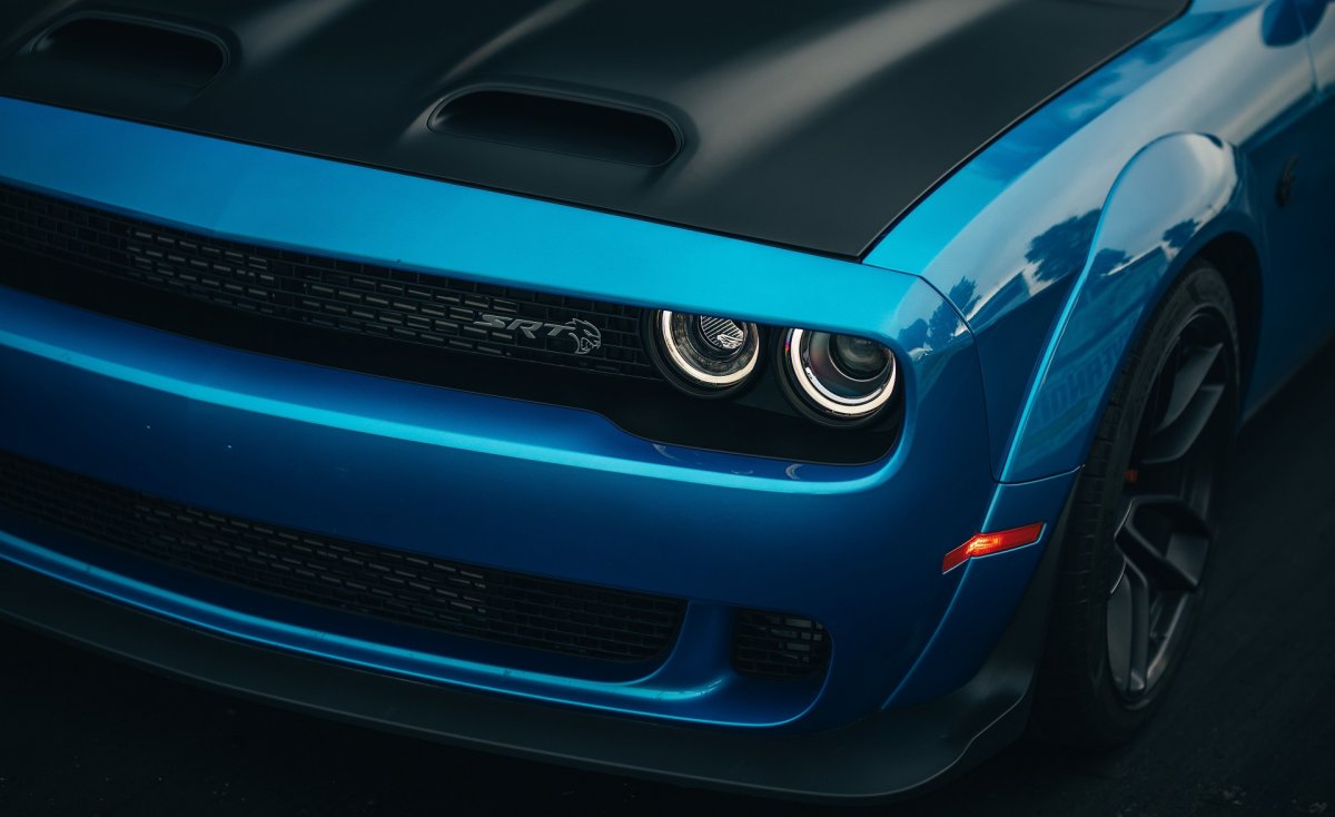 Dodge Challenger srt Hellcat 2018 ангельские глазки