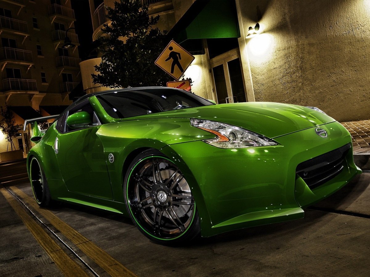 Nissan 370 z Green