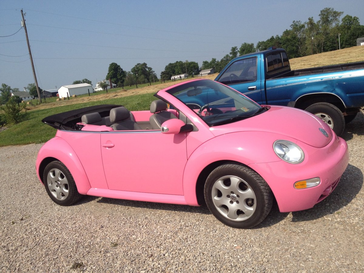 Volkswagen Beetle Cabriolet розовый