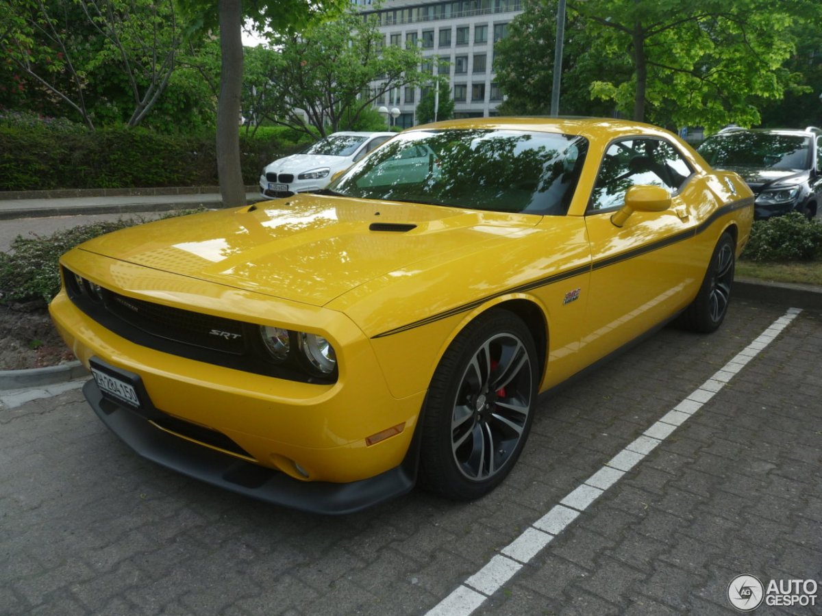 Dodge Challenger Yellow Jacket