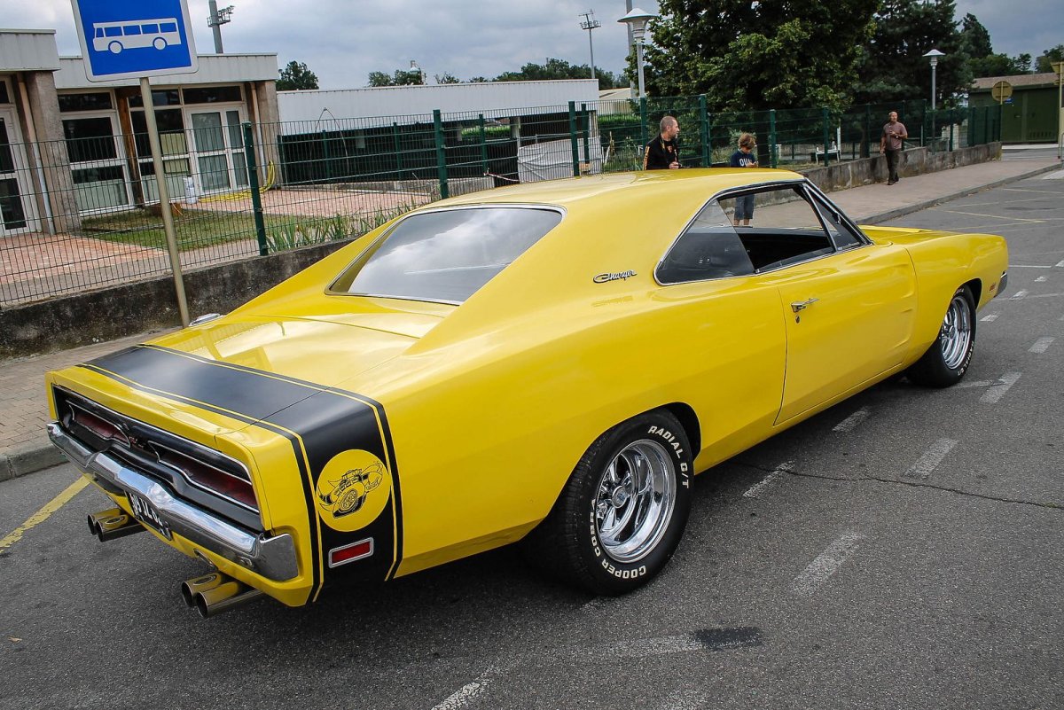 Dodge Challenger 1969 желтый