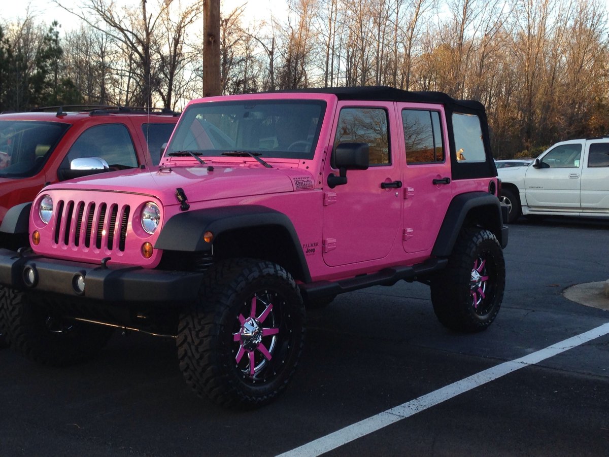 Jeep Wrangler розовый