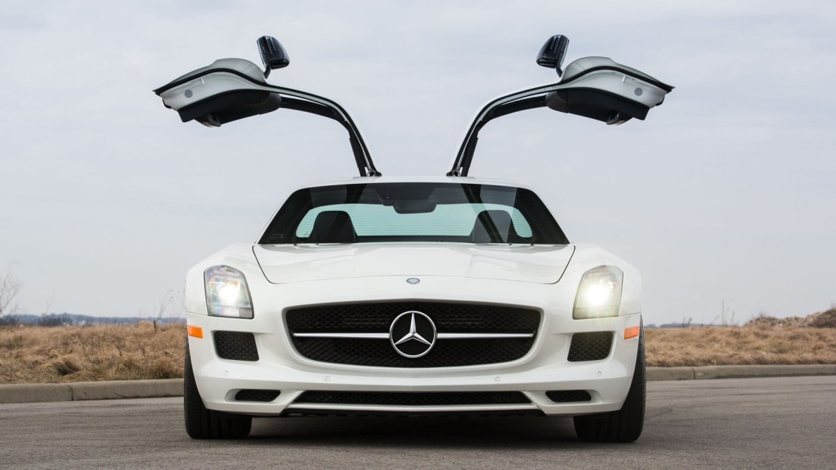Mercedes AMG двери наверх