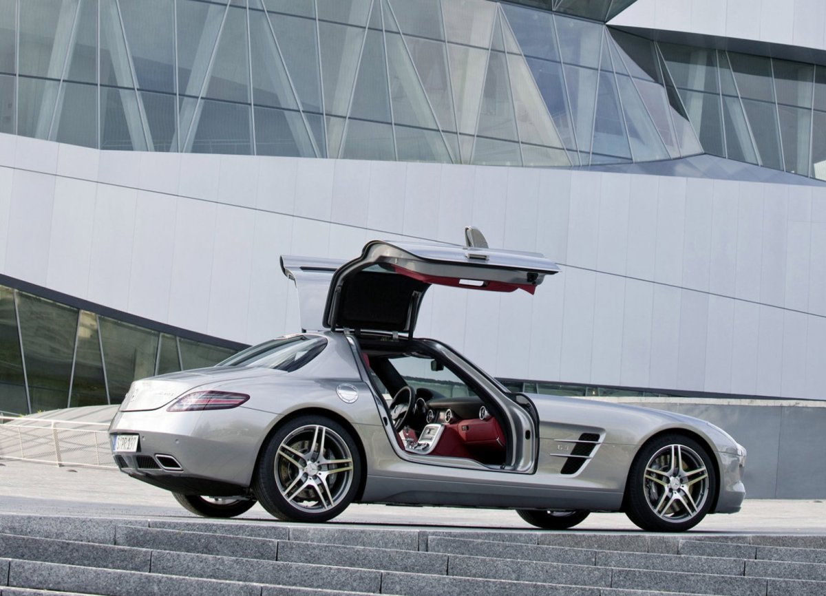 Мерседес SLS AMG С ракетным двигателем