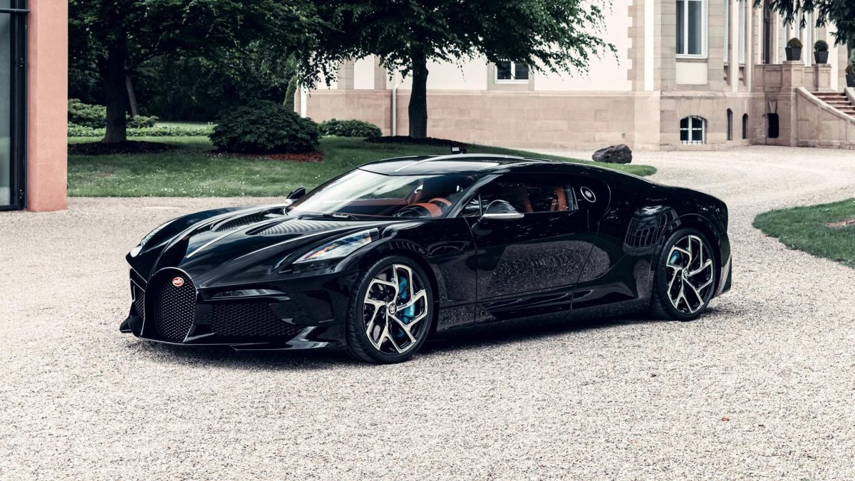 Машина Bugatti la voiture noire