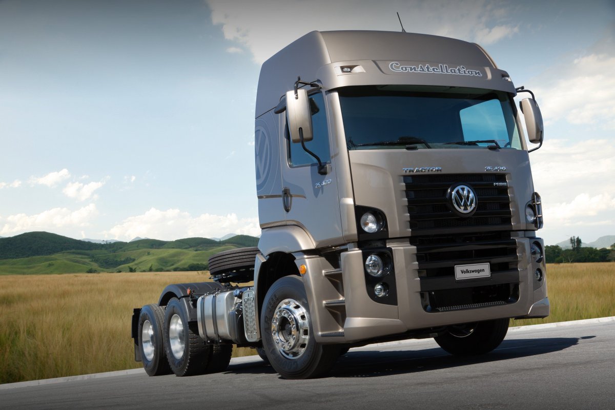 Volkswagen Constellation tractor