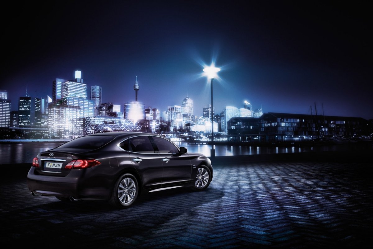 Infiniti m35h Black