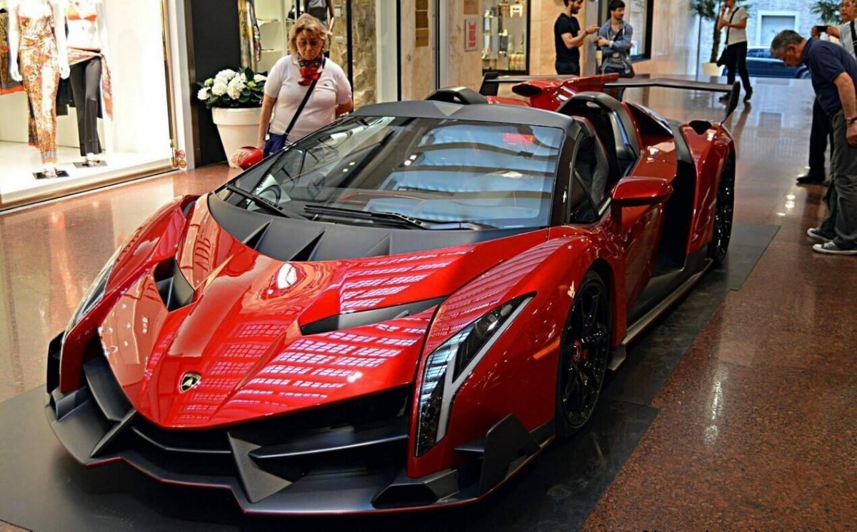Ламборджини Veneno Roadster