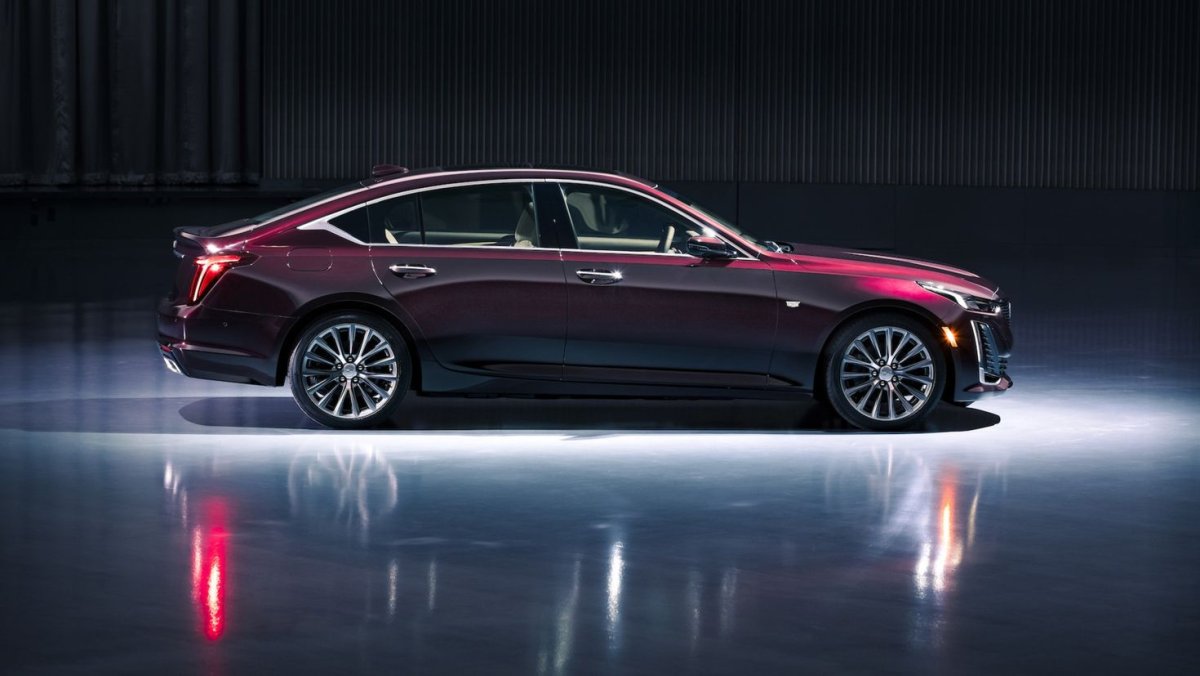 Cadillac седан 2021