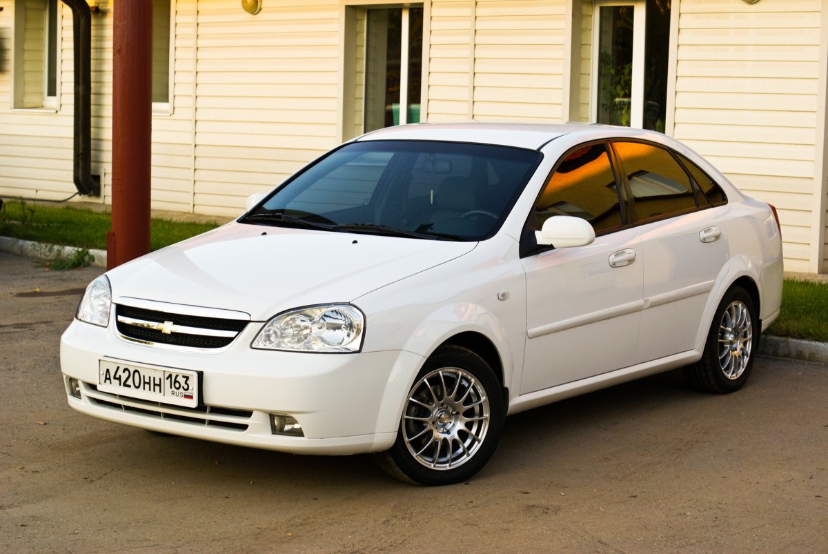 Lacetti белый