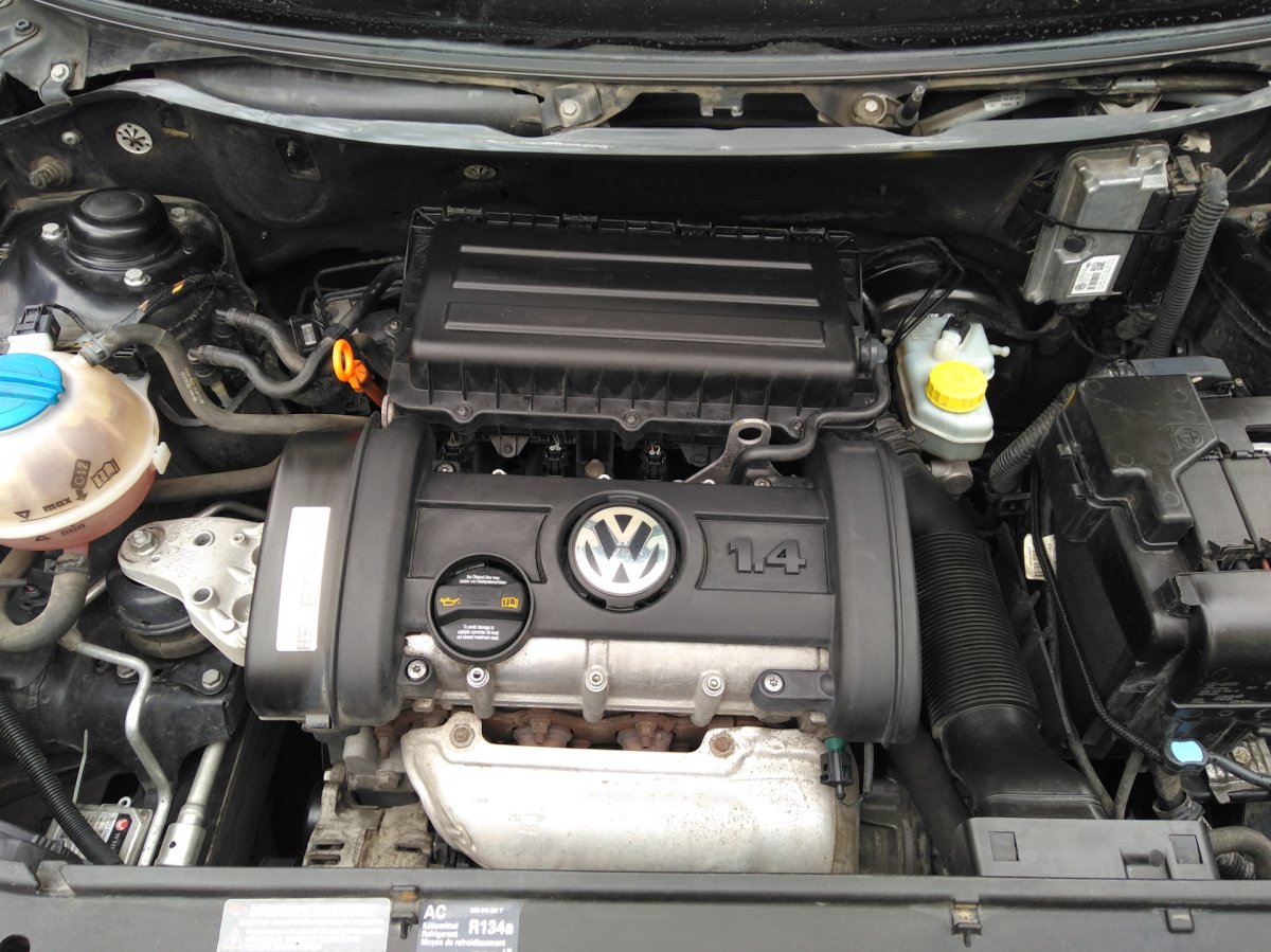 Подкапотное пространство VW Polo