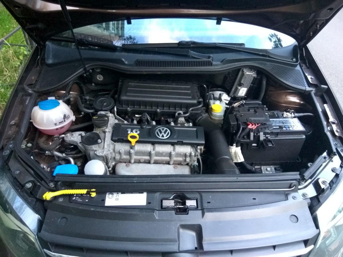 Уплотнитель подкапотного пространства Polo sedan