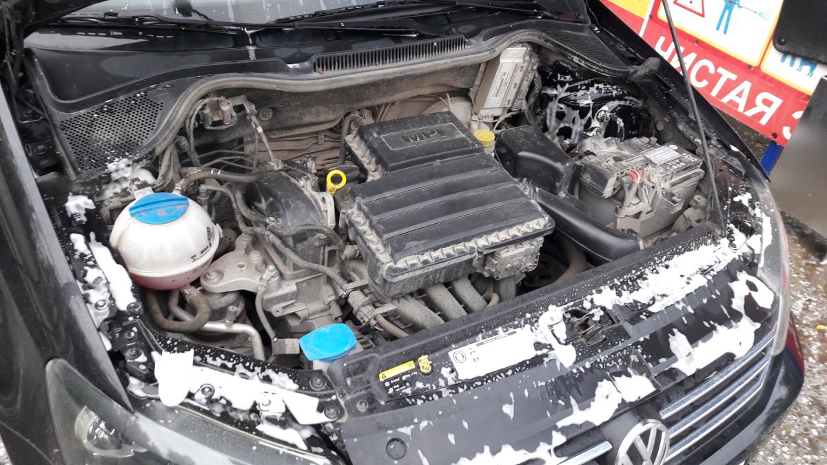 Подкапотное пространство Polo sedan