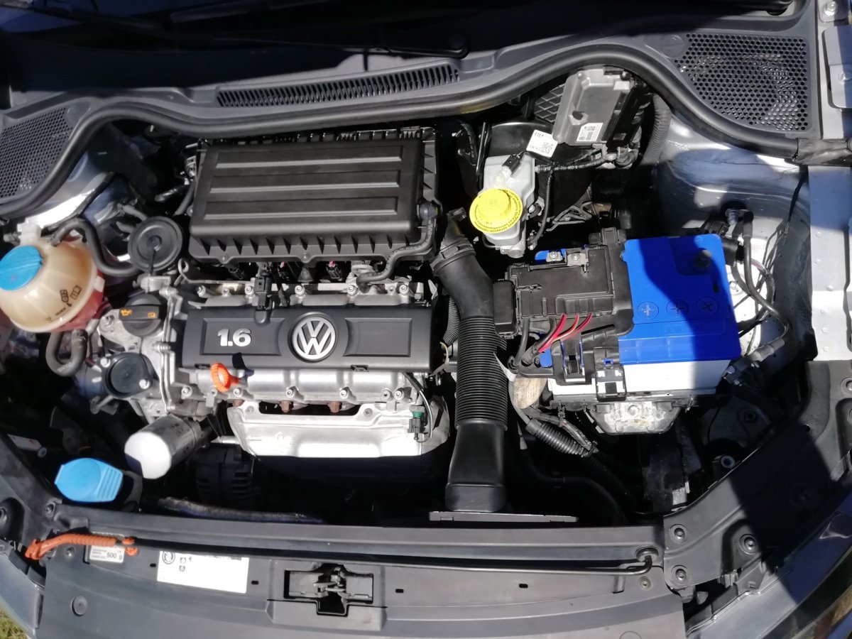 Volkswagen Polo sedan подкапотка