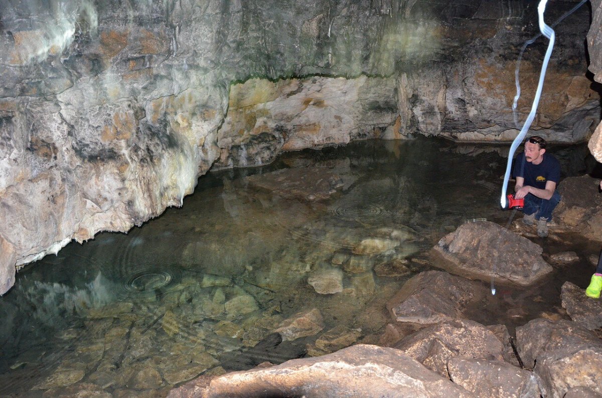 Подземное озеро Баракаевская