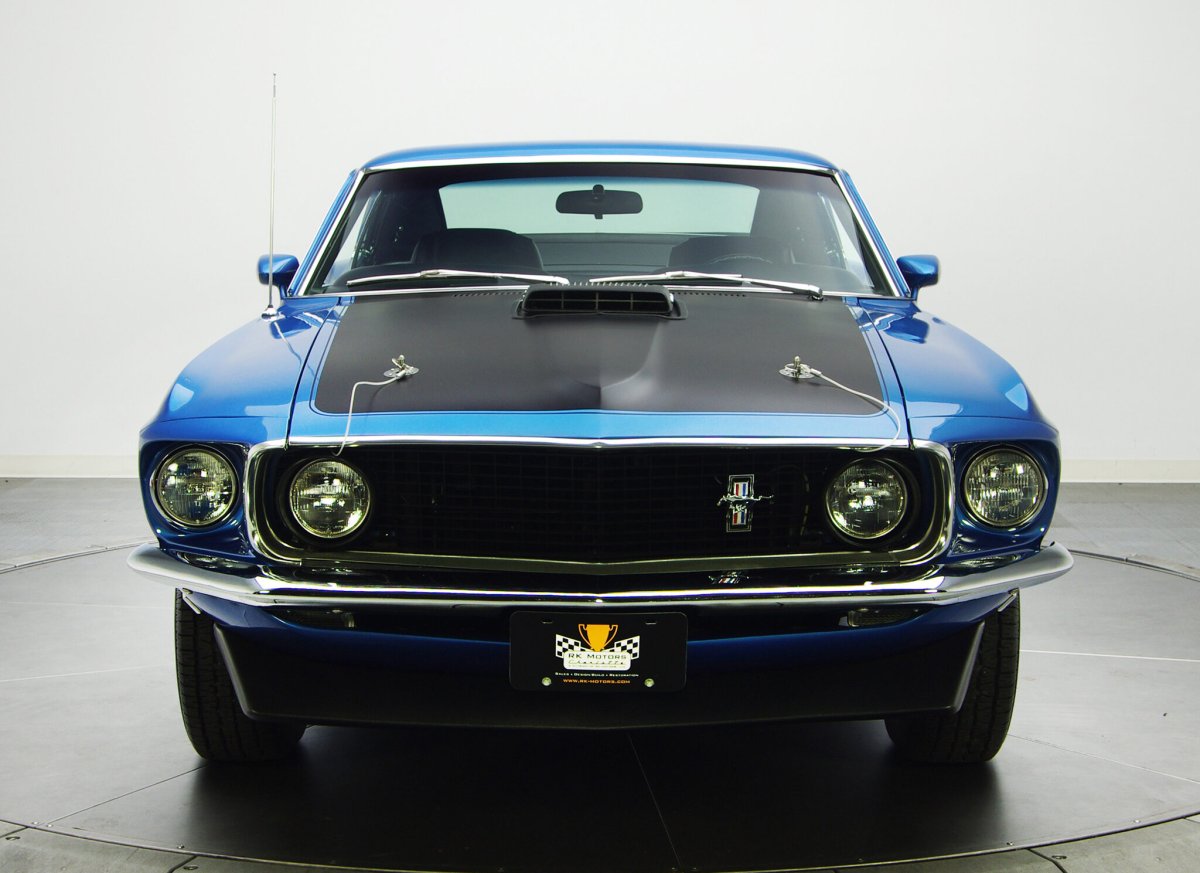 Ford Mustang 1969 перед