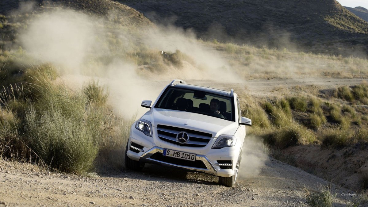 Белый Мерседес кроссовер GLK