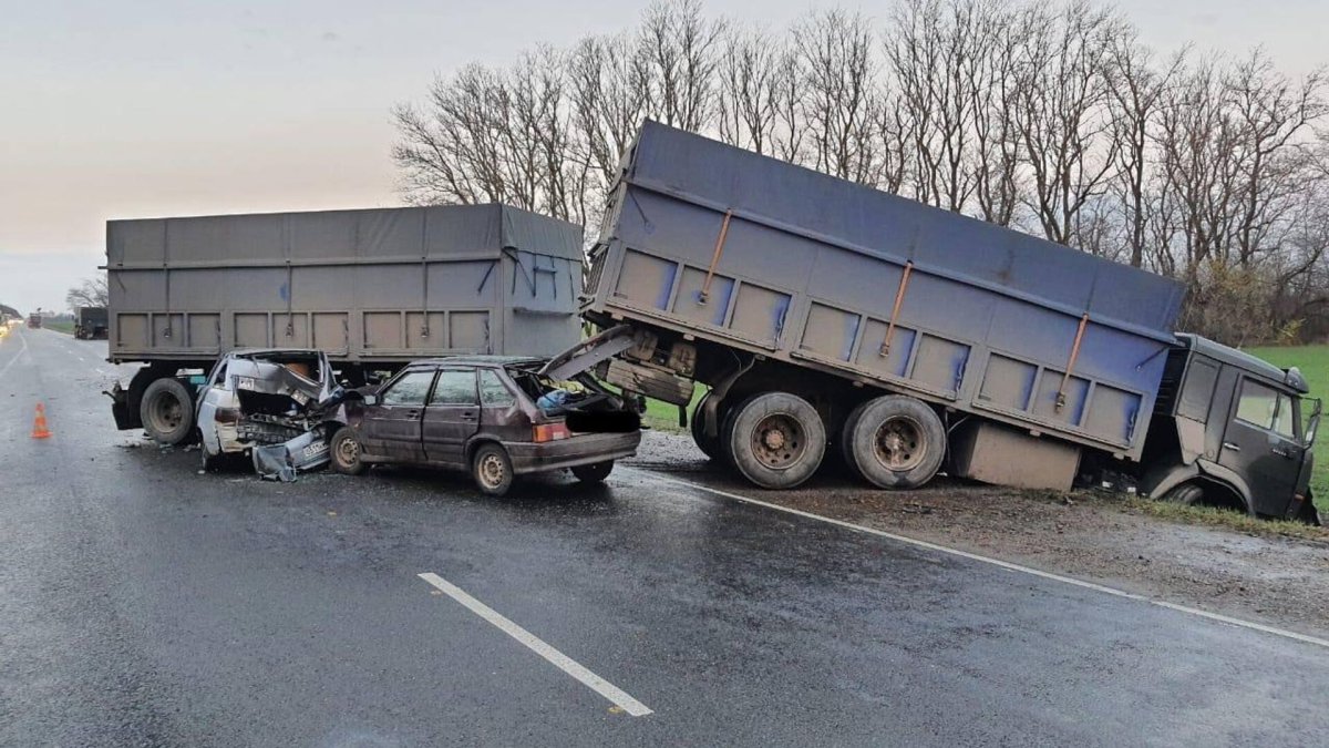 Авария фуры в Усть Лабинске