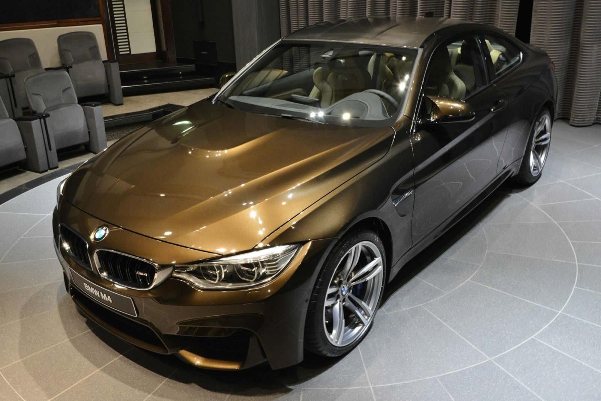 BMW m4 коричневый