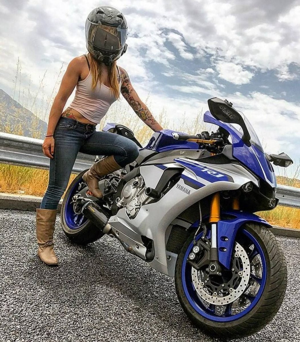 Спортивный мотоцикл женский