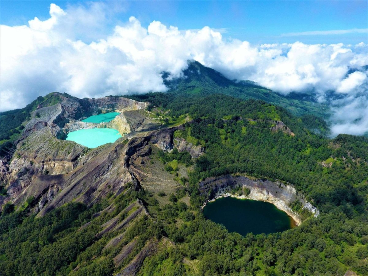 Озера-хамелеоны вулкана Келимуту