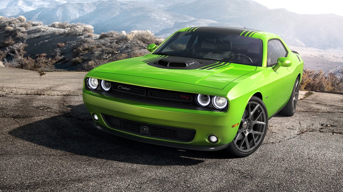 Dodge Challenger RT 2015 зеленый