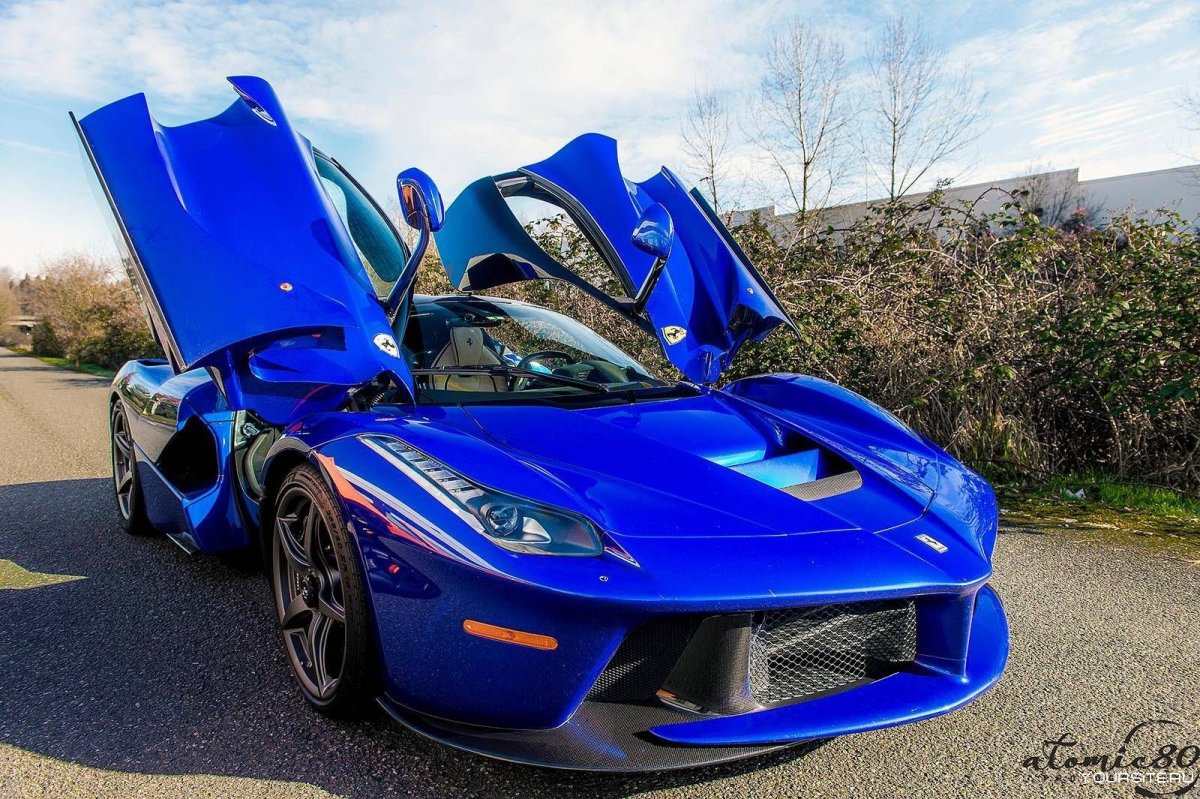 Ferrari LAFERRARI синяя