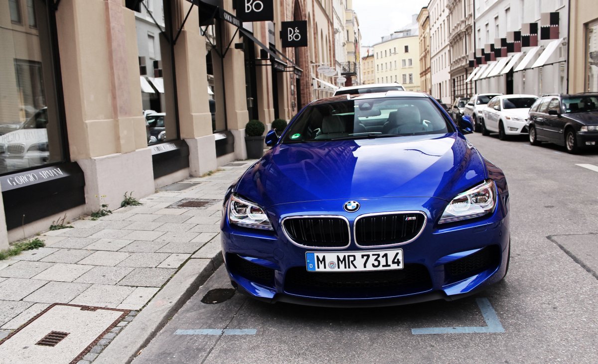 BMW m6 синяя