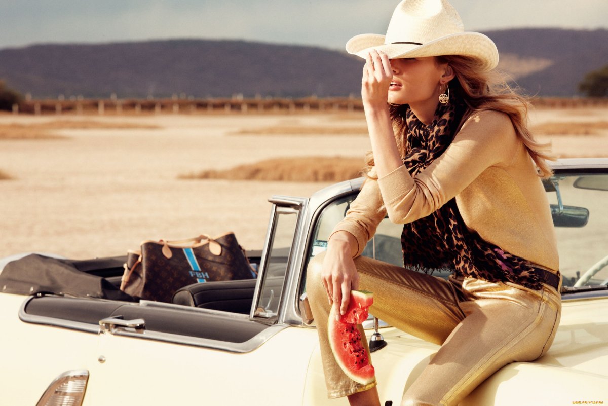 Эдита Вилкевичуте в фотосете Louis Vuitton Travel