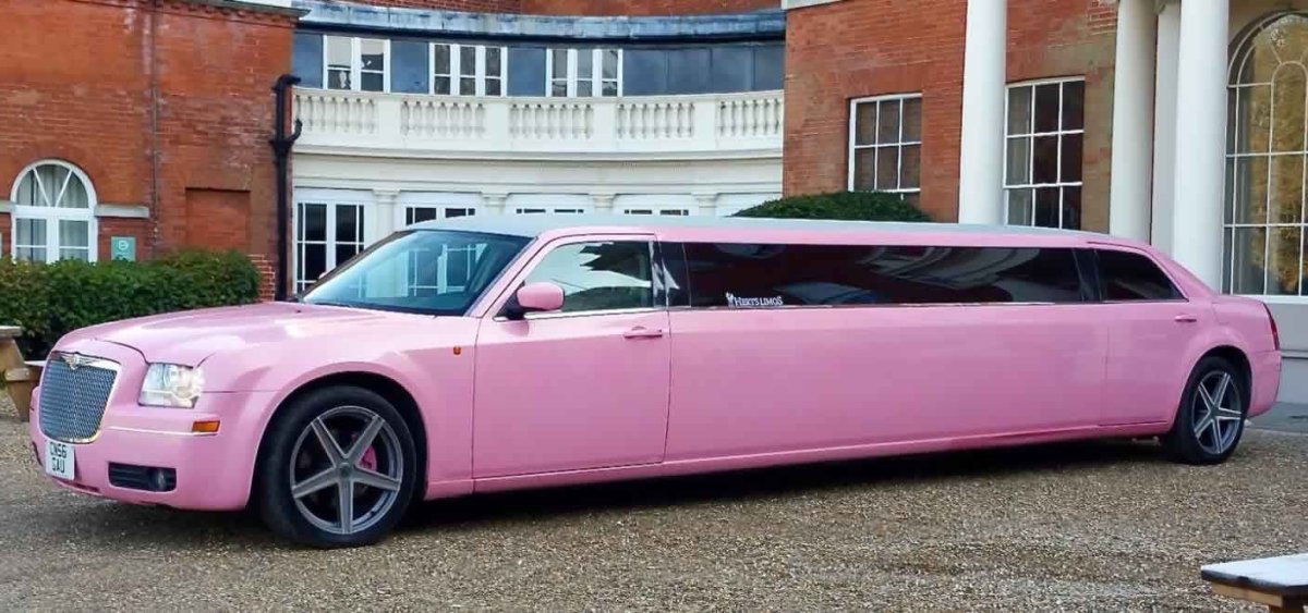 Розовая машина лимузин