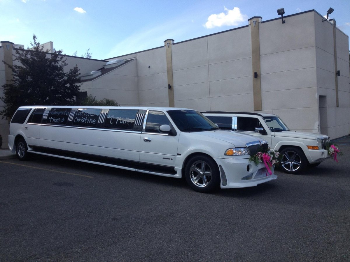 Lincoln Navigator stretch Limousine