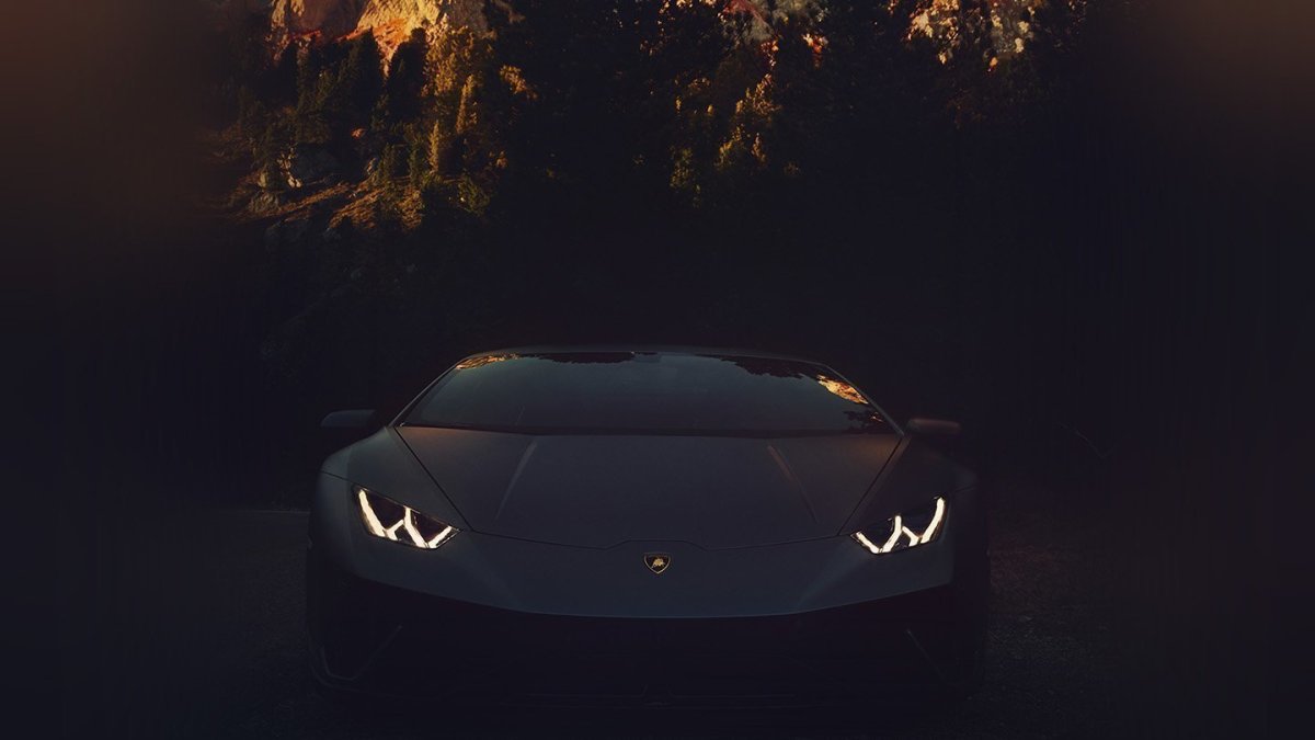 Lamborghini Huracan в темноте