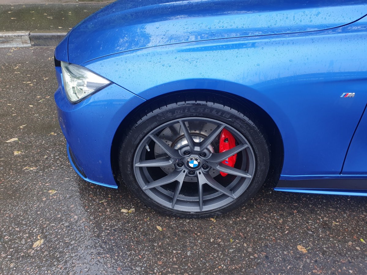 Цвет суппортов BMW M Performance