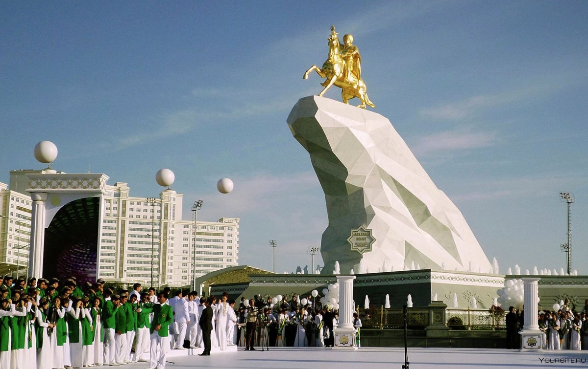 Туркменистан памятники Бердымухаммедов