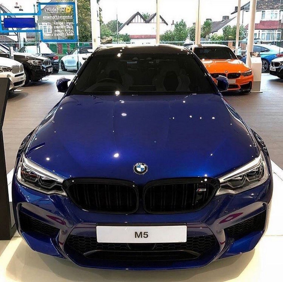 BMW m5 f90 синяя тонированная