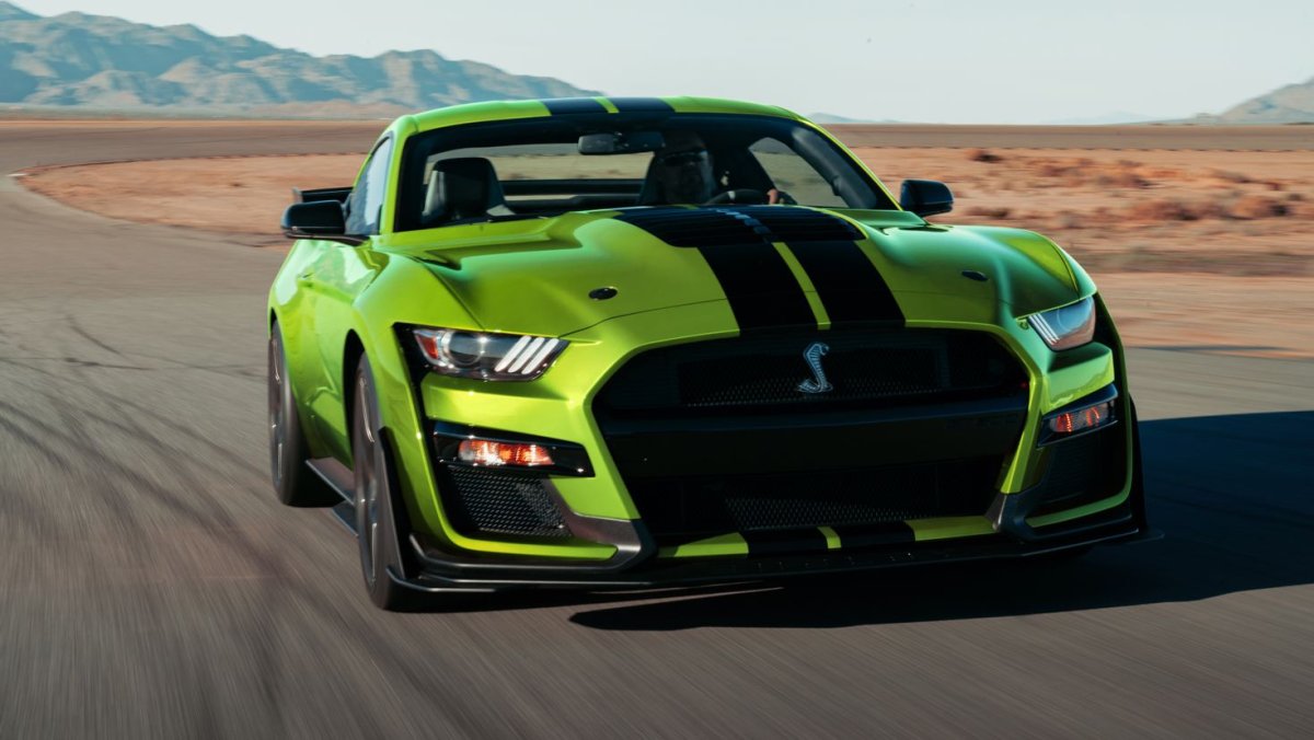 Ford Mustang Shelby gt500 лаймовый