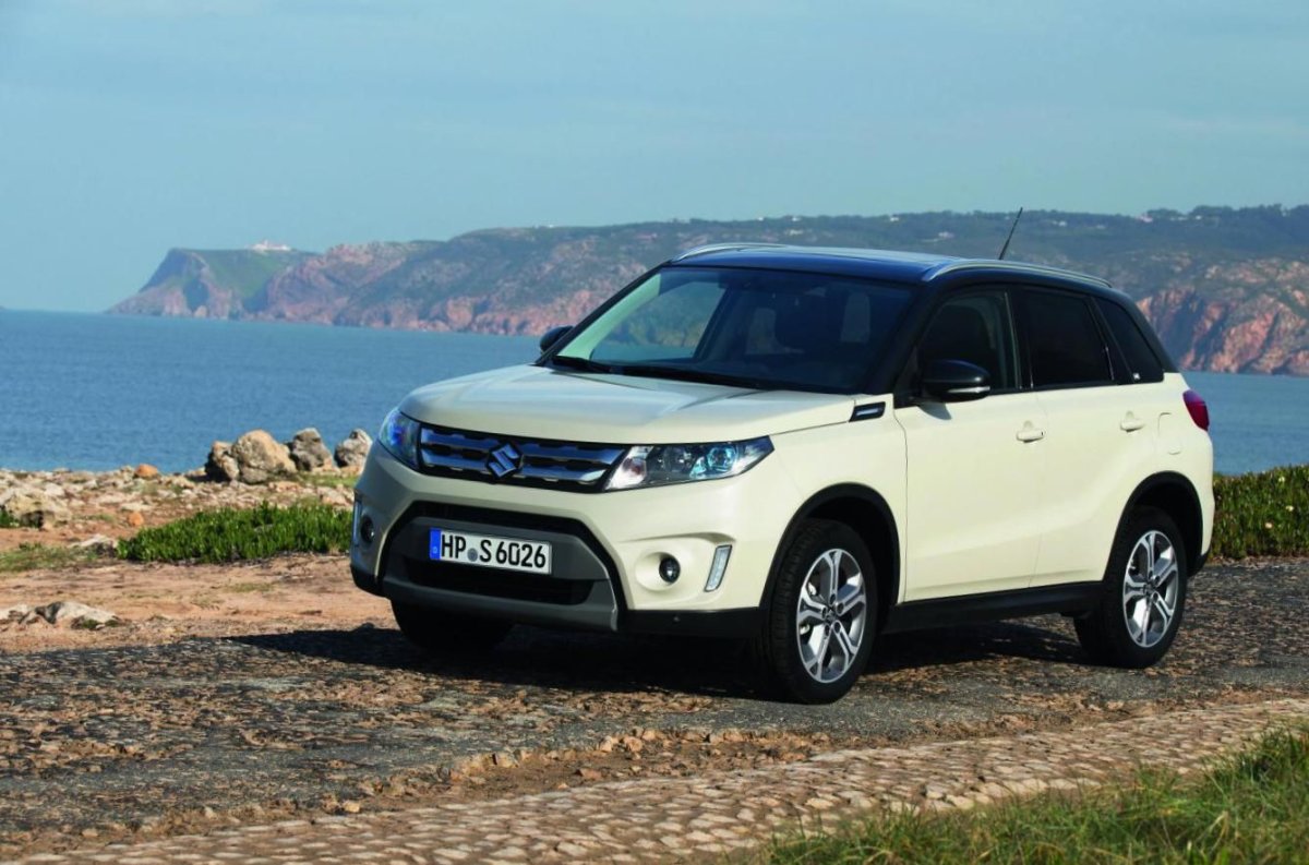 Suzuki Vitara белая