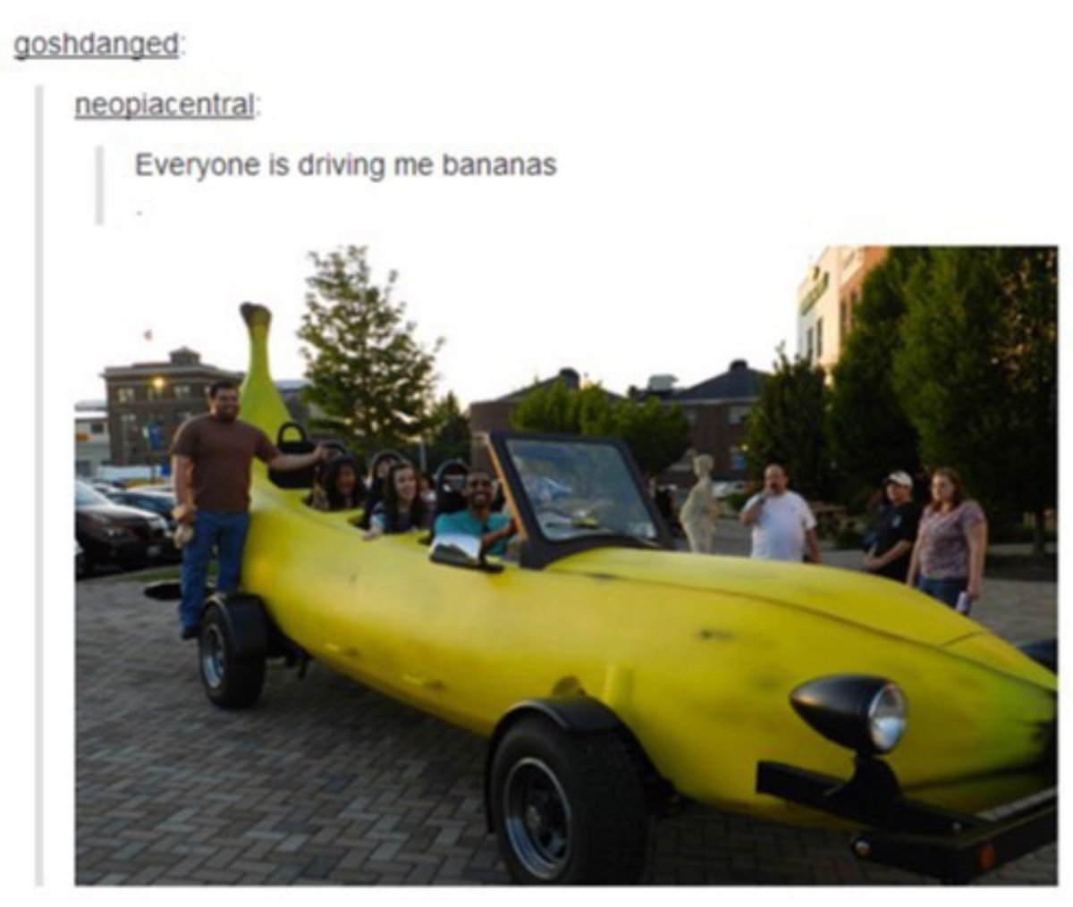 Машина в виде банана Bloodhound
