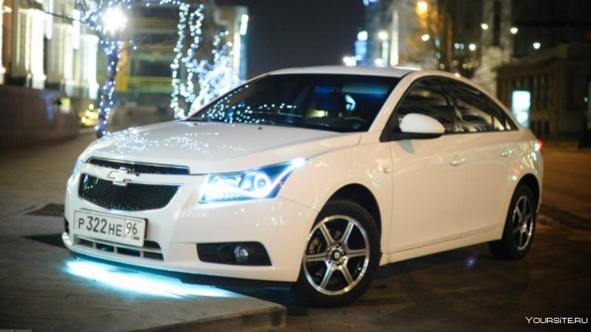 Chevrolet Cruze белый седан