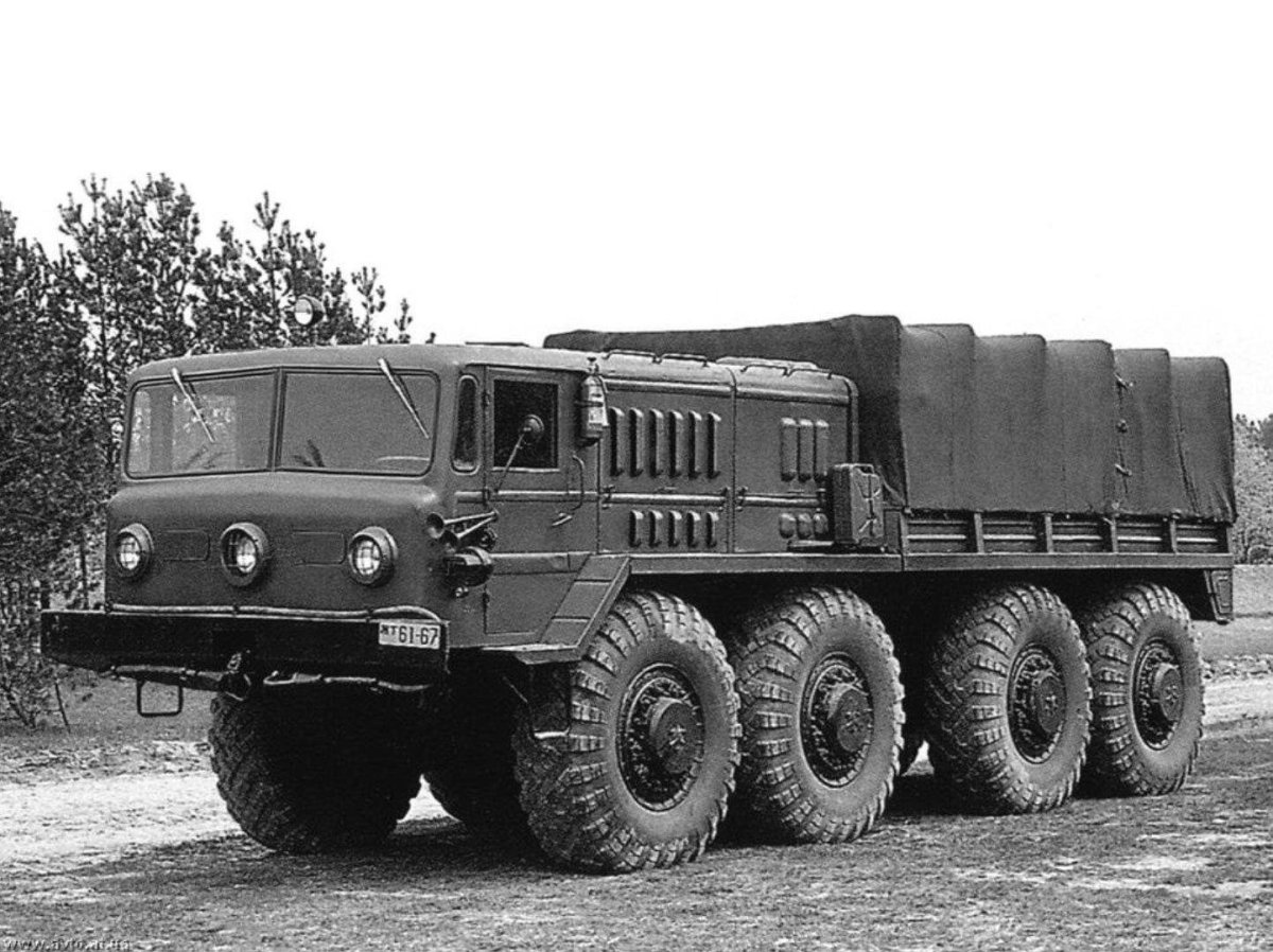 МАЗ военный тягач 543