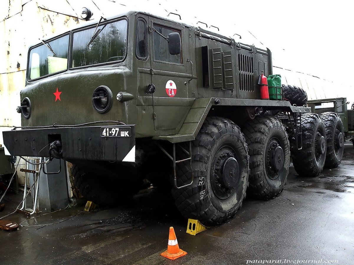 Тягач МАЗ 537 ураган