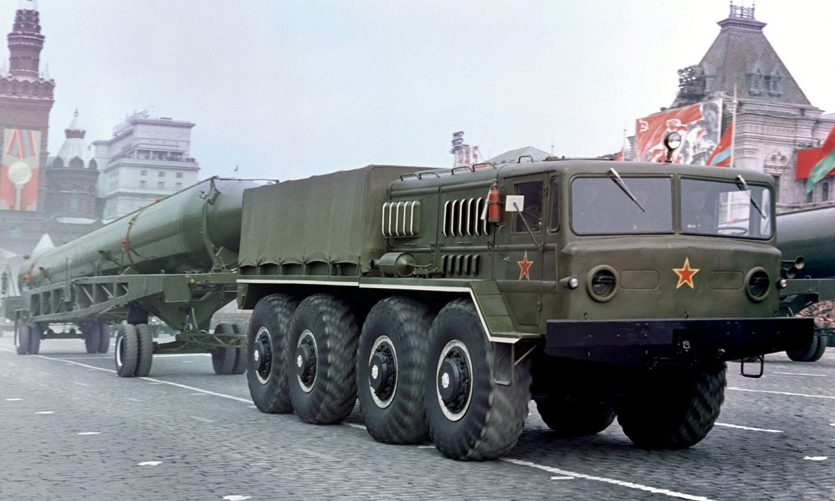 МАЗ военный тягач 535