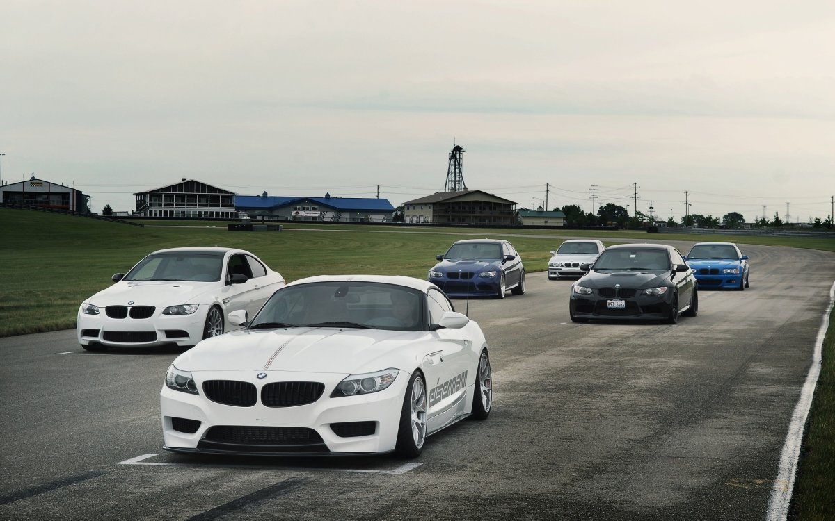 BMW много машин