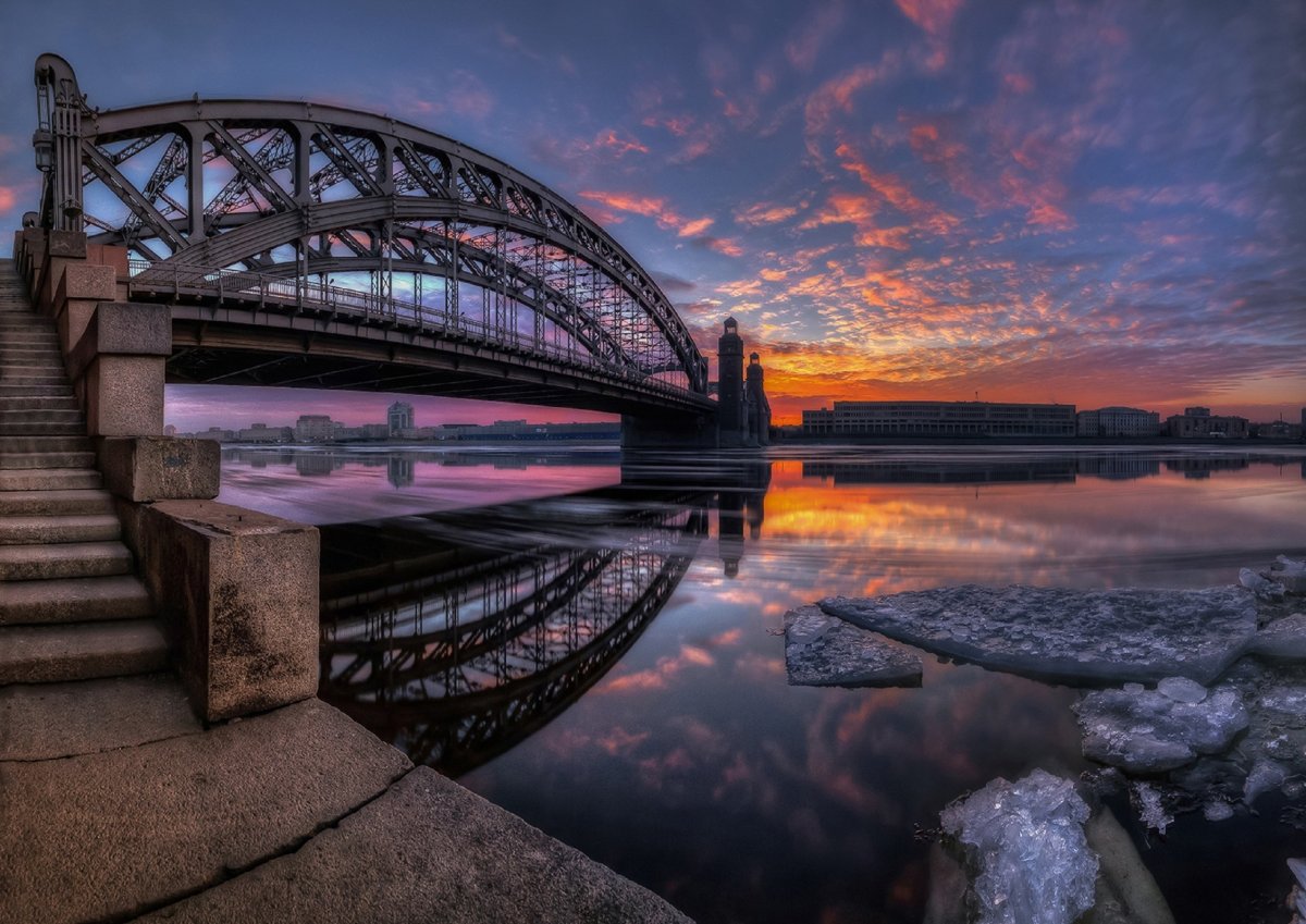 Мост Петра Великого (Большеохтинский) рассвет