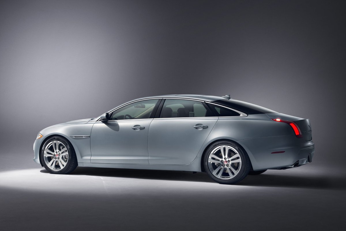 Jaguar XJ R 15