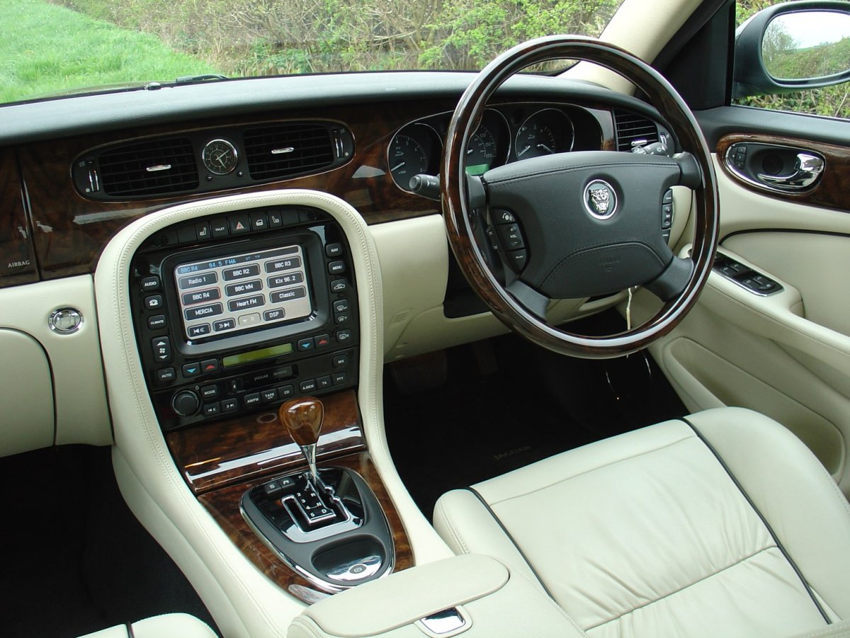 Jaguar XJ 2003 салон