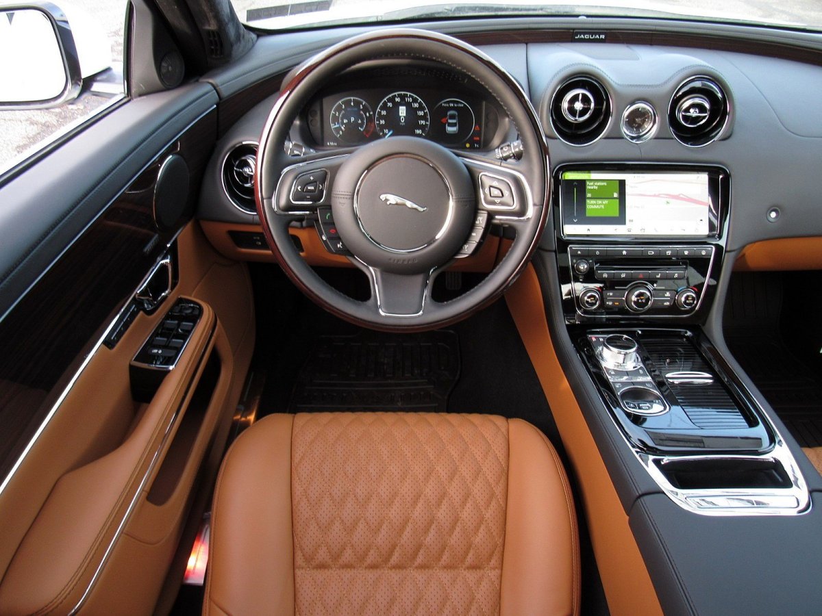 Jaguar XJ 2017 салон