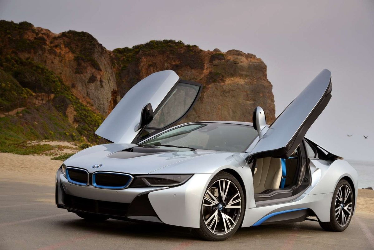 Спортивная БМВ i8